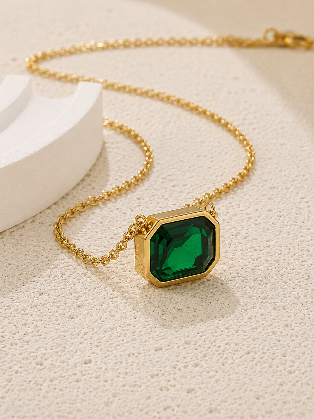 Alice Necklace