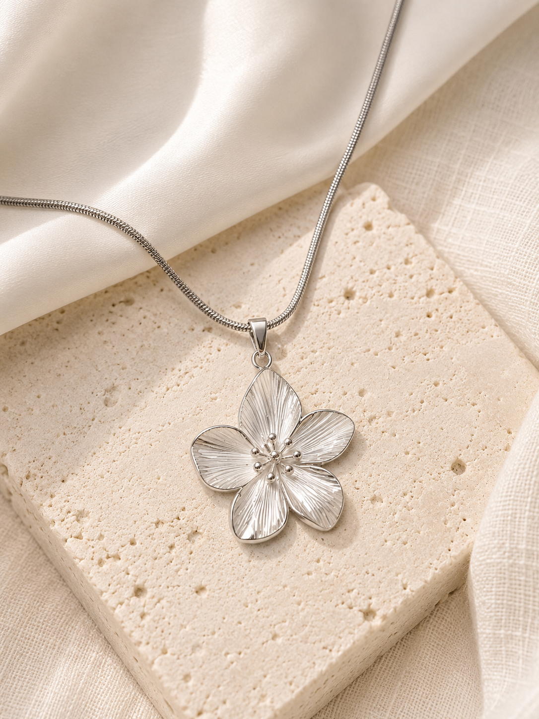 Flora Pendant